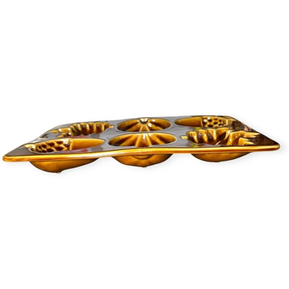 Crate & Barrel Fall Harvest Acorn/Pumpkin/Leaves Baking Cakelet Muffin Pan